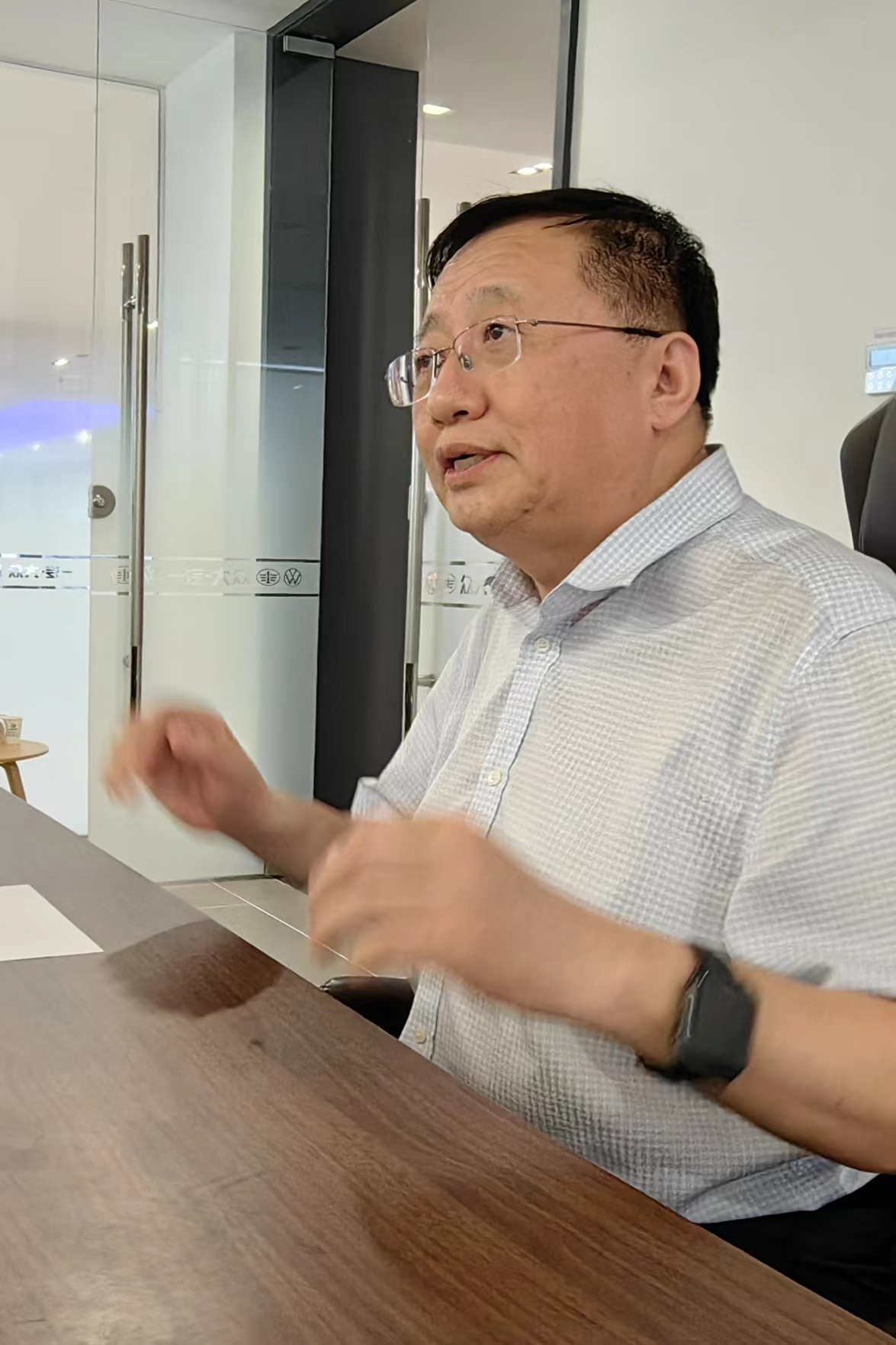 熱烈歡迎吉林大學校務委員會副主任邴正一行 蒞臨深圳廣驊通汽車集團指導